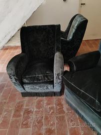Poltrone vintage, più divano a due posti