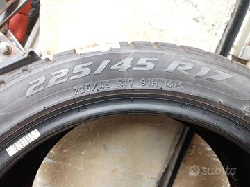 gomme 225/45 R 17 