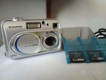 Fujifilm FinePix A210 con accessori e 2 schede xD