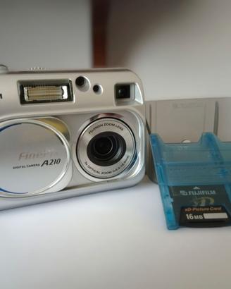 Fujifilm FinePix A210 con accessori e 2 schede xD