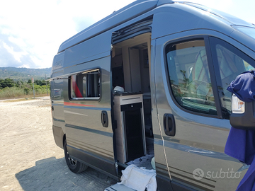 Burstner Campeo C 540 - tetto soffietto Exped Grey