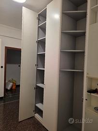 Armadio guardaroba con specchio