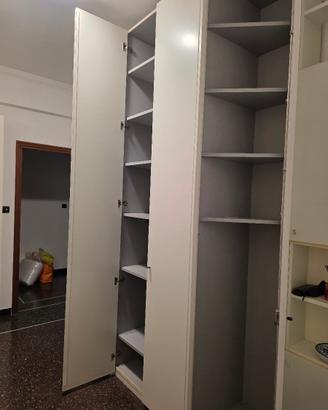 Armadio guardaroba con specchio