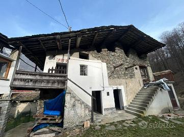 CASA INDIPENDENTE A LOCANA