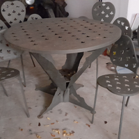 Tavolo e sedie da giardino artigianali