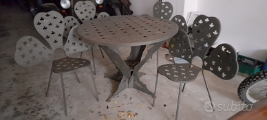 Tavolo e sedie da giardino artigianali