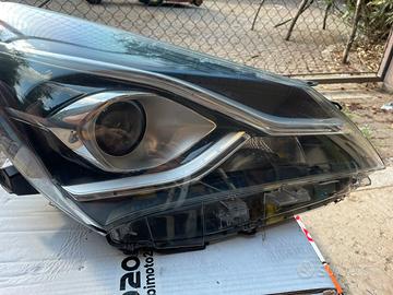 FARO ANTERIORE toyota yaris III