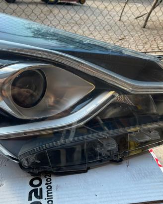 FARO ANTERIORE toyota yaris III