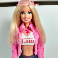 Barbie con Outfit Trendy Completo, Capelli Biondi 