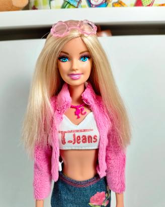 Barbie con Outfit Trendy Completo, Capelli Biondi 