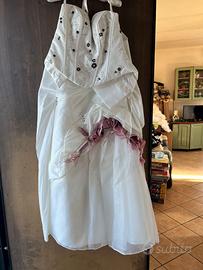 Abito da sposa sartoriale con dettagli floreali