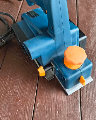 Pialla elettrica professionale AEG 700W