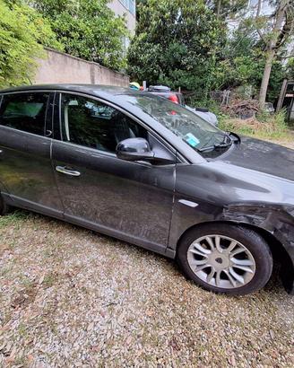 Lancia Delta 1,6 JTD 120 CV anno 2011 incidentata