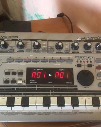 Roland MC-303