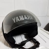 In blocco caschi e giubbotto moto.