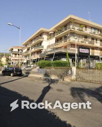 Appartamento di 100 m² con 3 locali a Aci Catena