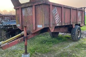 Trattore spandi letame omologato