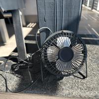 Ventilatore piccolo con porta tv a muro