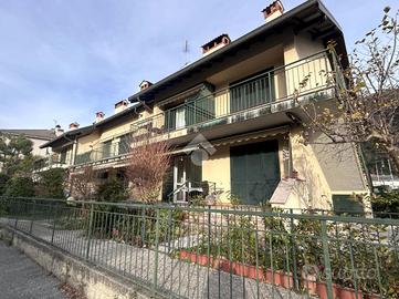 CASA SEMINDIPENDENTE A DERVIO