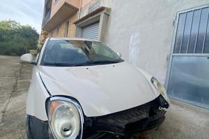 Alfa mito incidentata