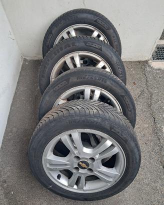 5 gomme, 4 stagioni (4 cerchi in lega) 