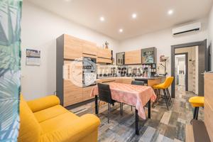 Trilocale ristrutturato con doppio balcone