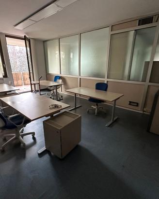 Stock Scrivanie e Arredi Ufficio Alta Qualità