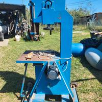 Sega per taglio legna a nastro