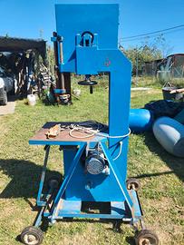 Sega per taglio legna a nastro