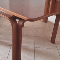 Tavolo in legno massiccio