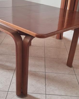 Tavolo in legno massiccio