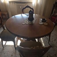 Tavolo sala con sedie