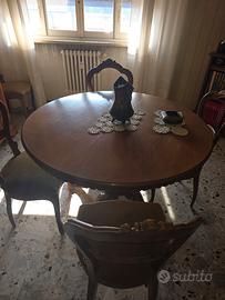 Tavolo sala con sedie