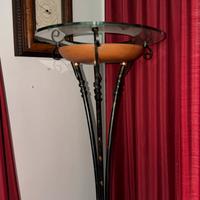 lampada da terra vintage in ferro battuto e vetro