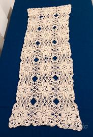 Centrino Lavorato a Mano 