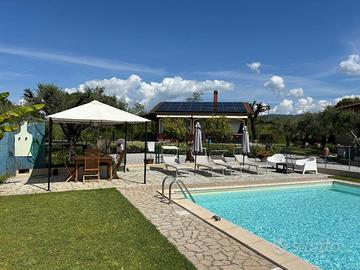 Villa indipendente a Sarzana con piscina