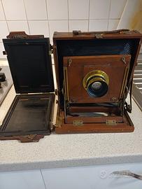 Antica macchina fotografica da campo