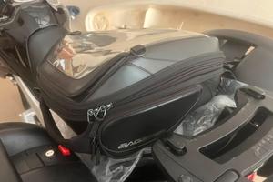 Per copriserbatoio valigia Triumph Speed 955i 