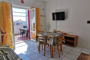 NUMANA - Bilocale con ampio terrazzo e posto auto