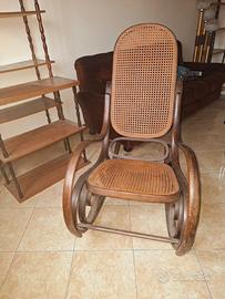 Sedia a dondolo paglia di Vienna stile Thonet