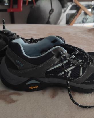 Scarpe da trekking basse AHNU da donna (n. 39.5)
