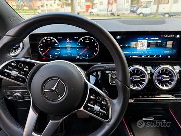 MERCEDES GLA 200 sport benzina