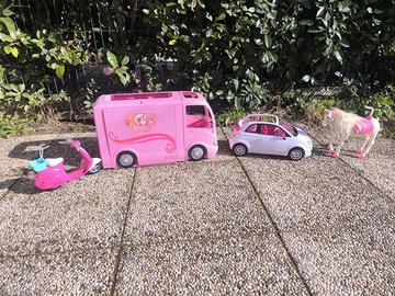 Vespa, cavallo bianco, Fiat 500 e Camper Barbie
