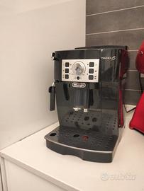 macchina caffè de longhi magnifica s