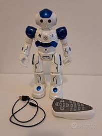 Robot telecomandato balla e si muove