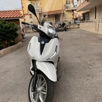Beverly 300 hpe DA VETRINA