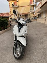 Beverly 300 hpe DA VETRINA