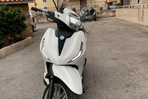 Beverly 300 hpe DA VETRINA