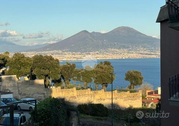 4 LOCALI A NAPOLI
