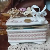 portagioielli in ceramica 